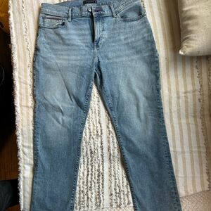 Tommy Hilfiger’s Men’s Straight Fit Medium Wash Jean 34x30 Excellent Preowned